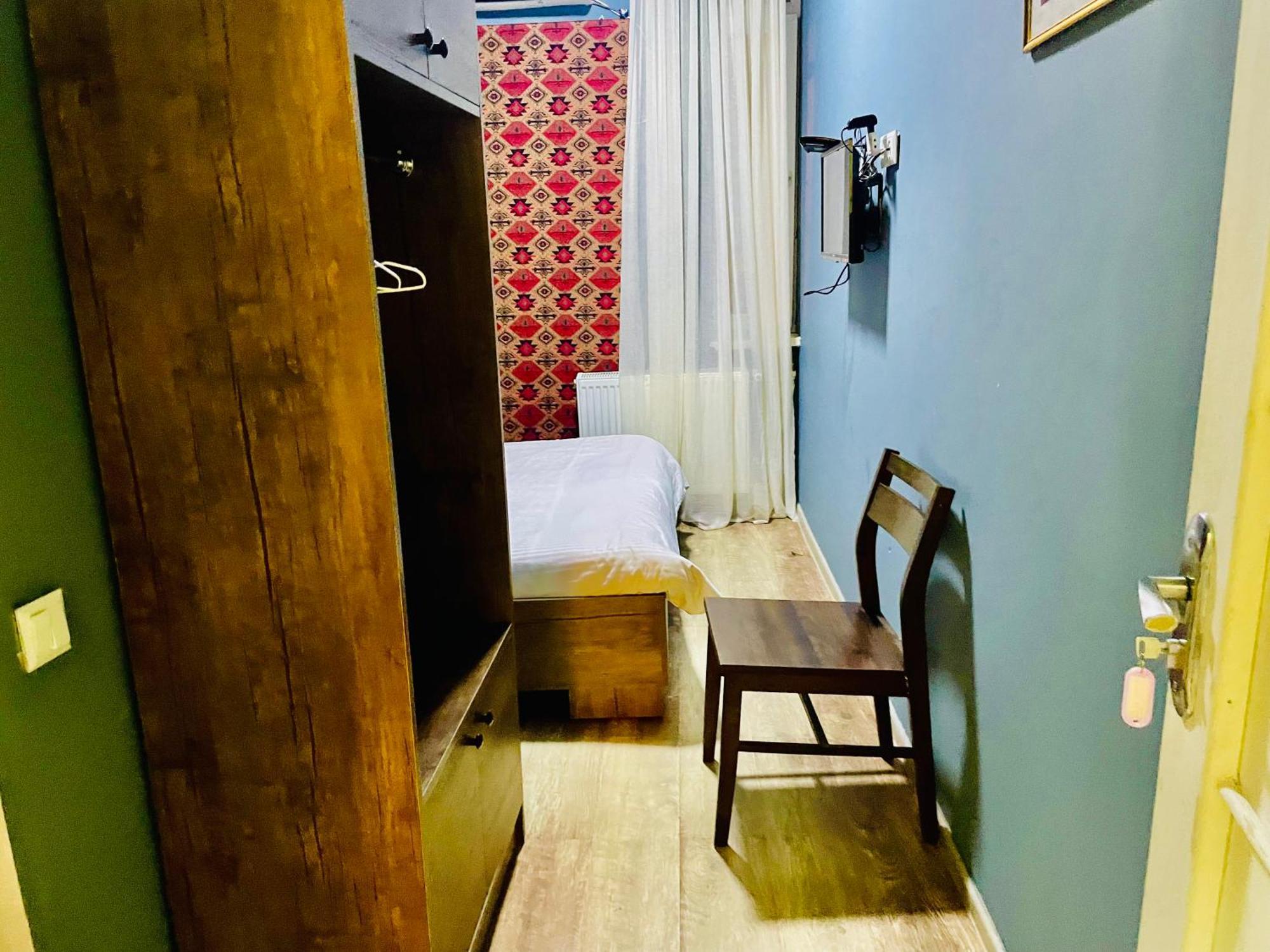 Hotel Klarastan Bon Voyage Тбилиси Екстериор снимка