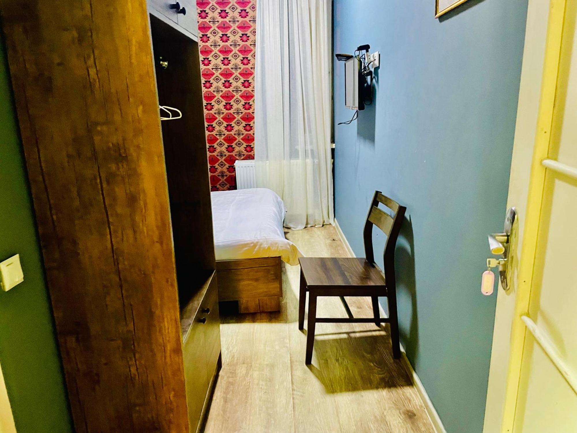 Hotel Klarastan Bon Voyage Тбилиси Екстериор снимка