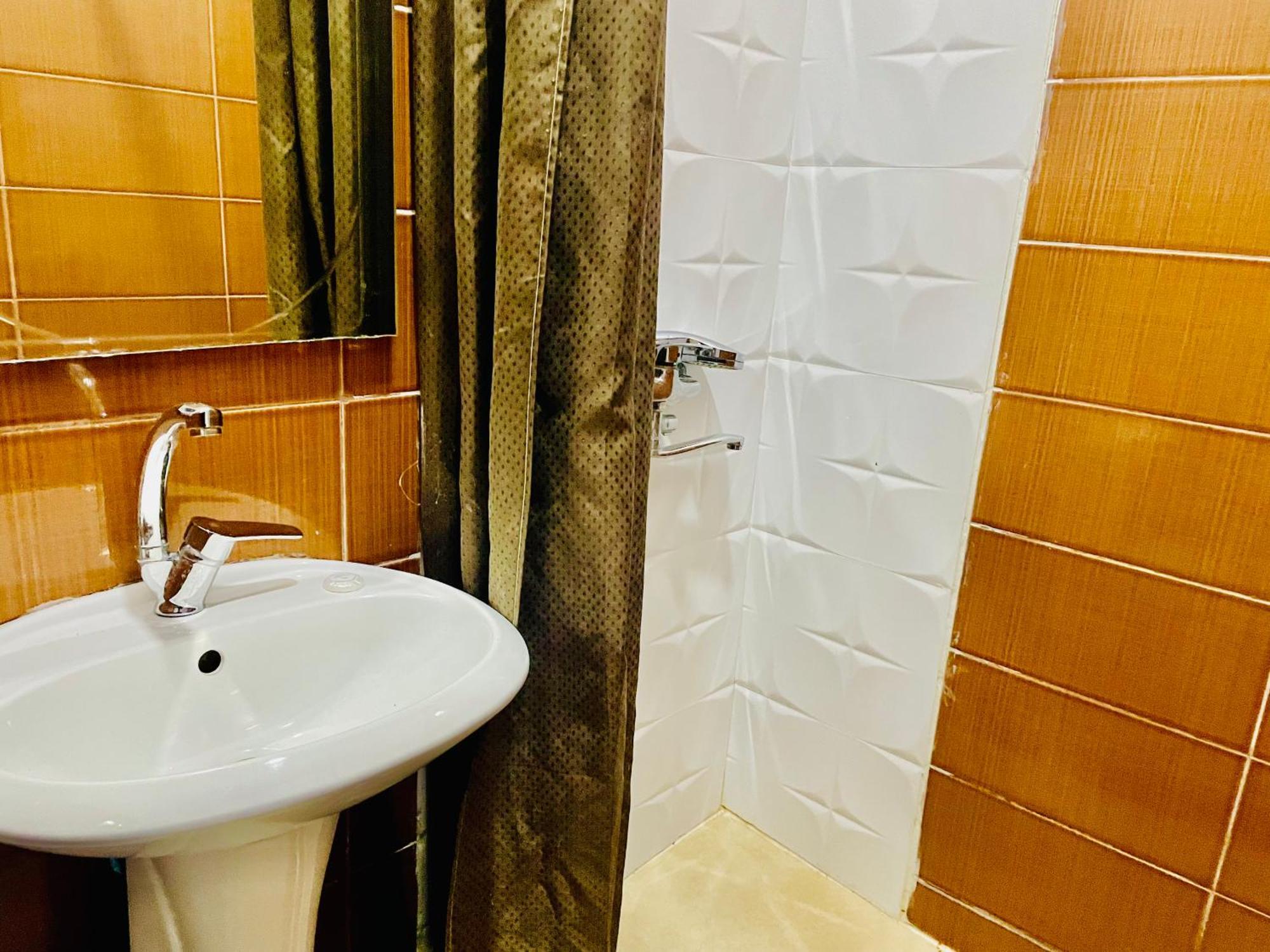 Hotel Klarastan Bon Voyage Тбилиси Екстериор снимка