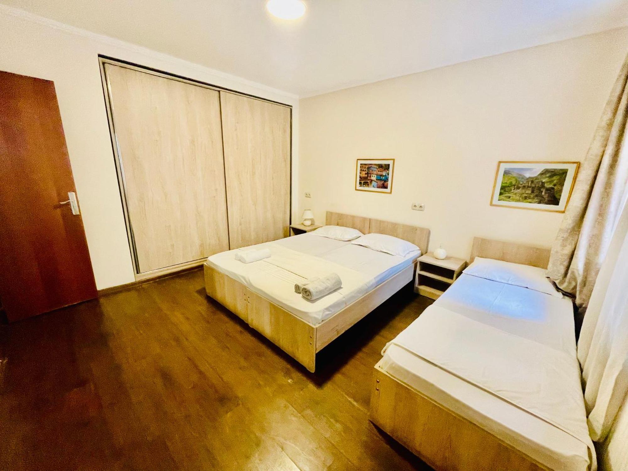 Hotel Klarastan Bon Voyage Тбилиси Екстериор снимка