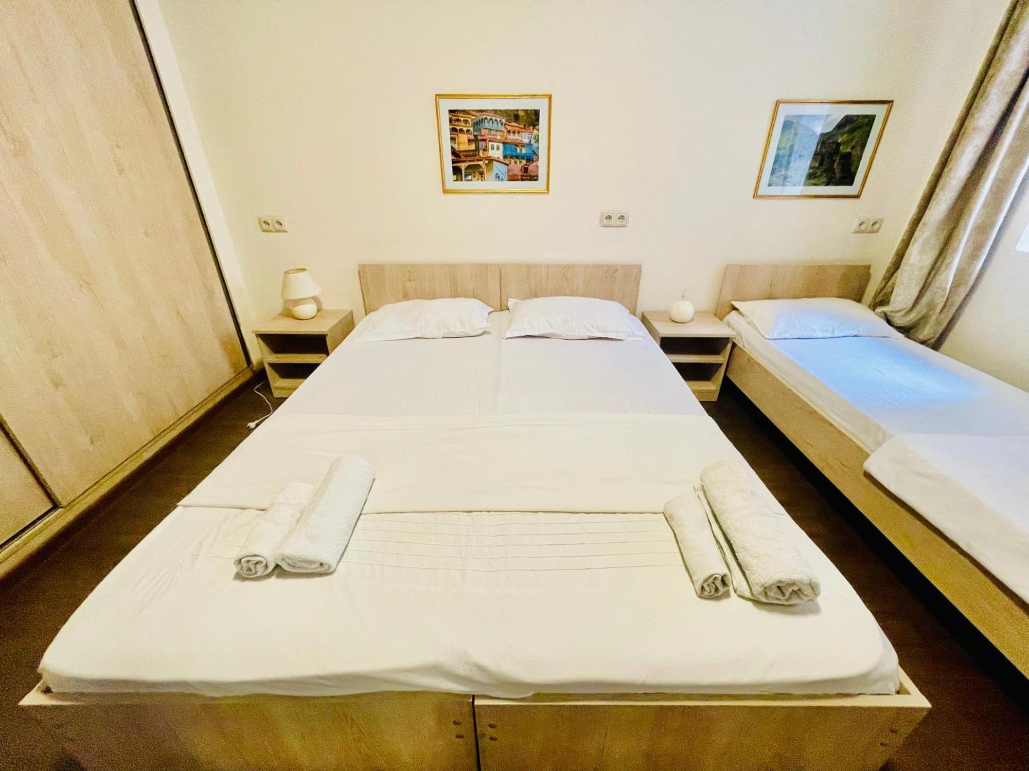 Hotel Klarastan Bon Voyage Тбилиси Екстериор снимка