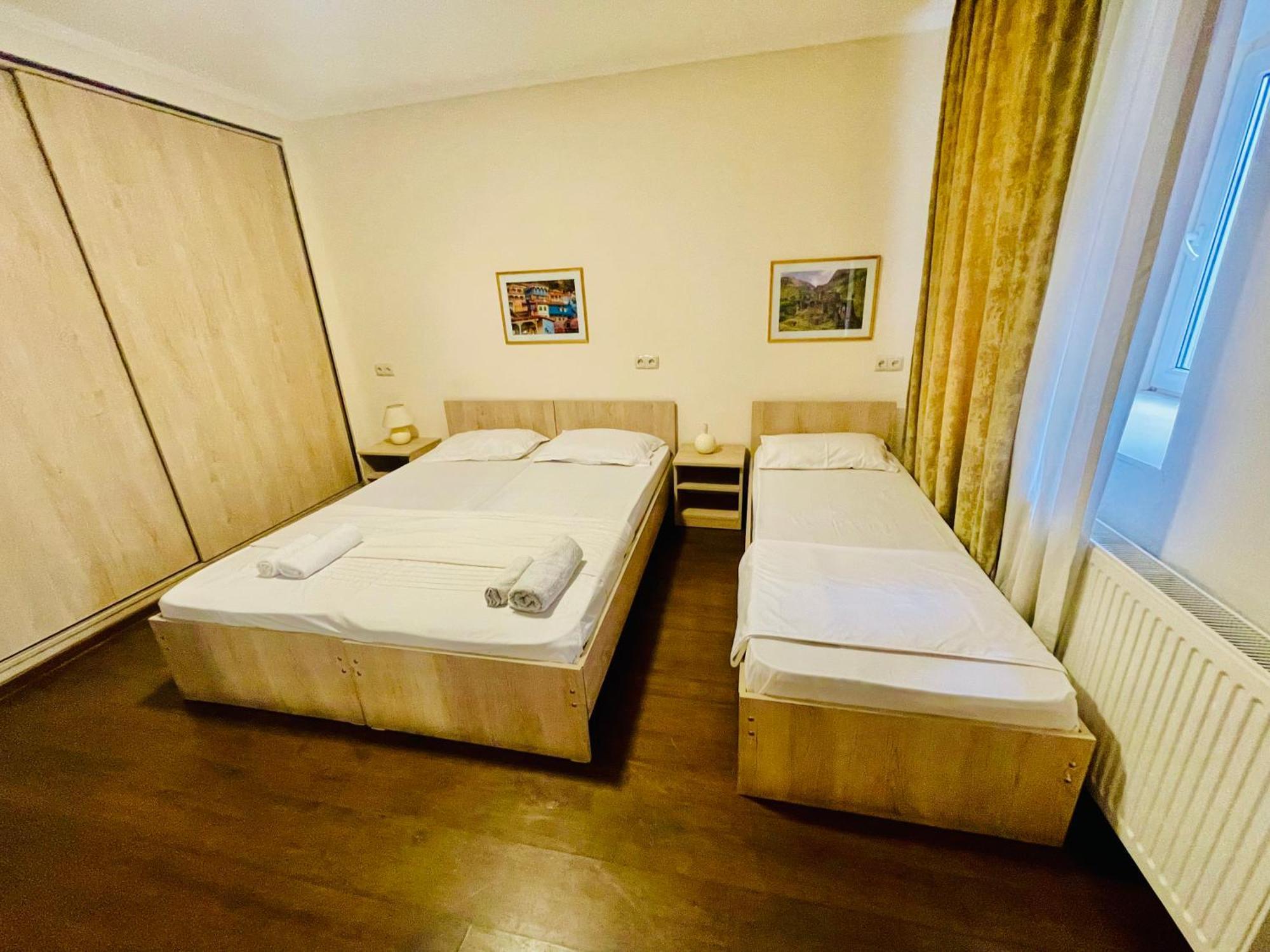 Hotel Klarastan Bon Voyage Тбилиси Екстериор снимка