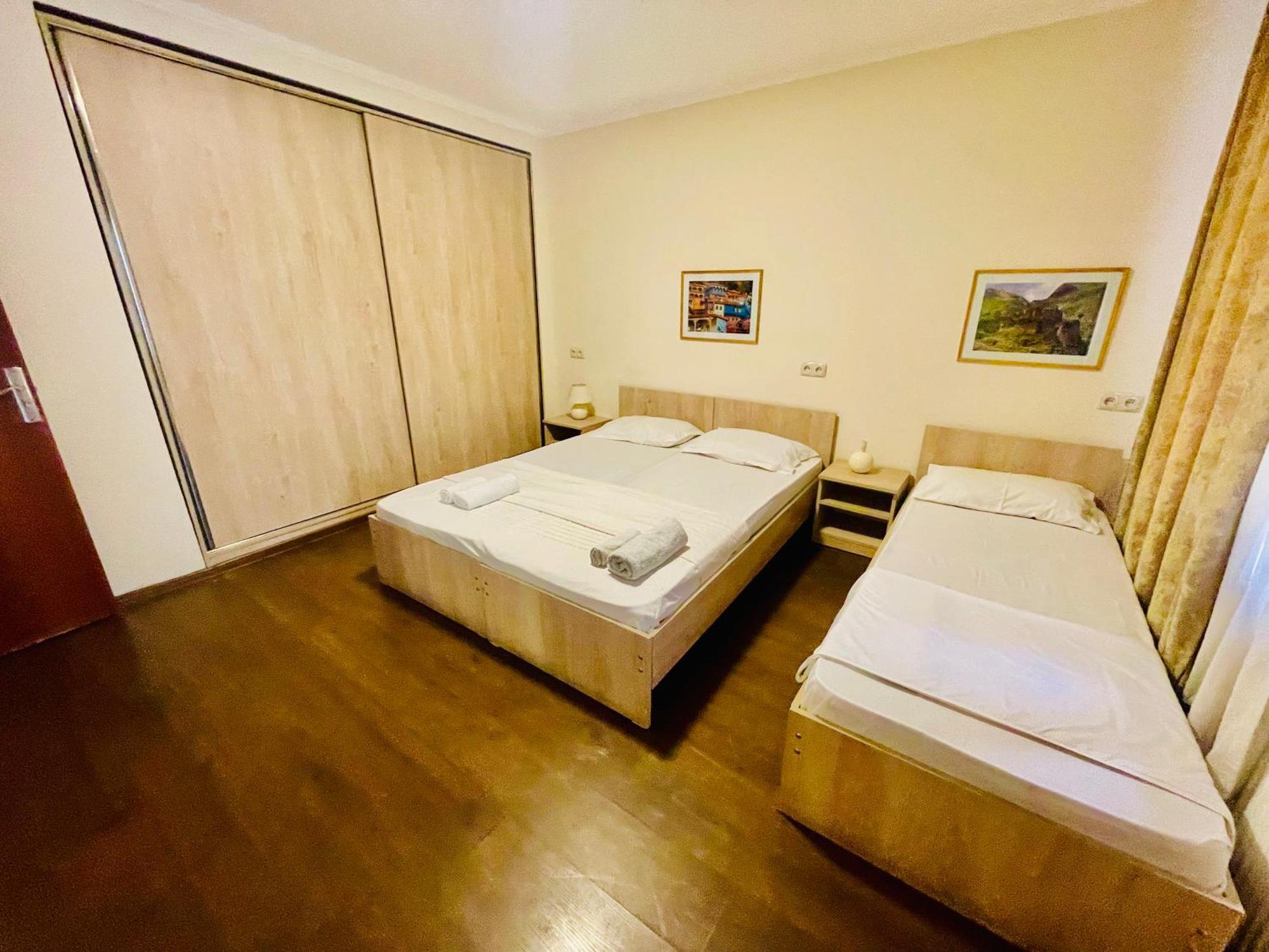 Hotel Klarastan Bon Voyage Тбилиси Екстериор снимка