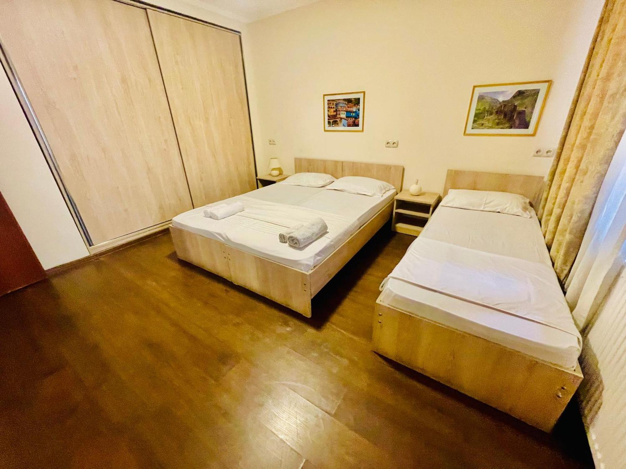Hotel Klarastan Bon Voyage Тбилиси Екстериор снимка