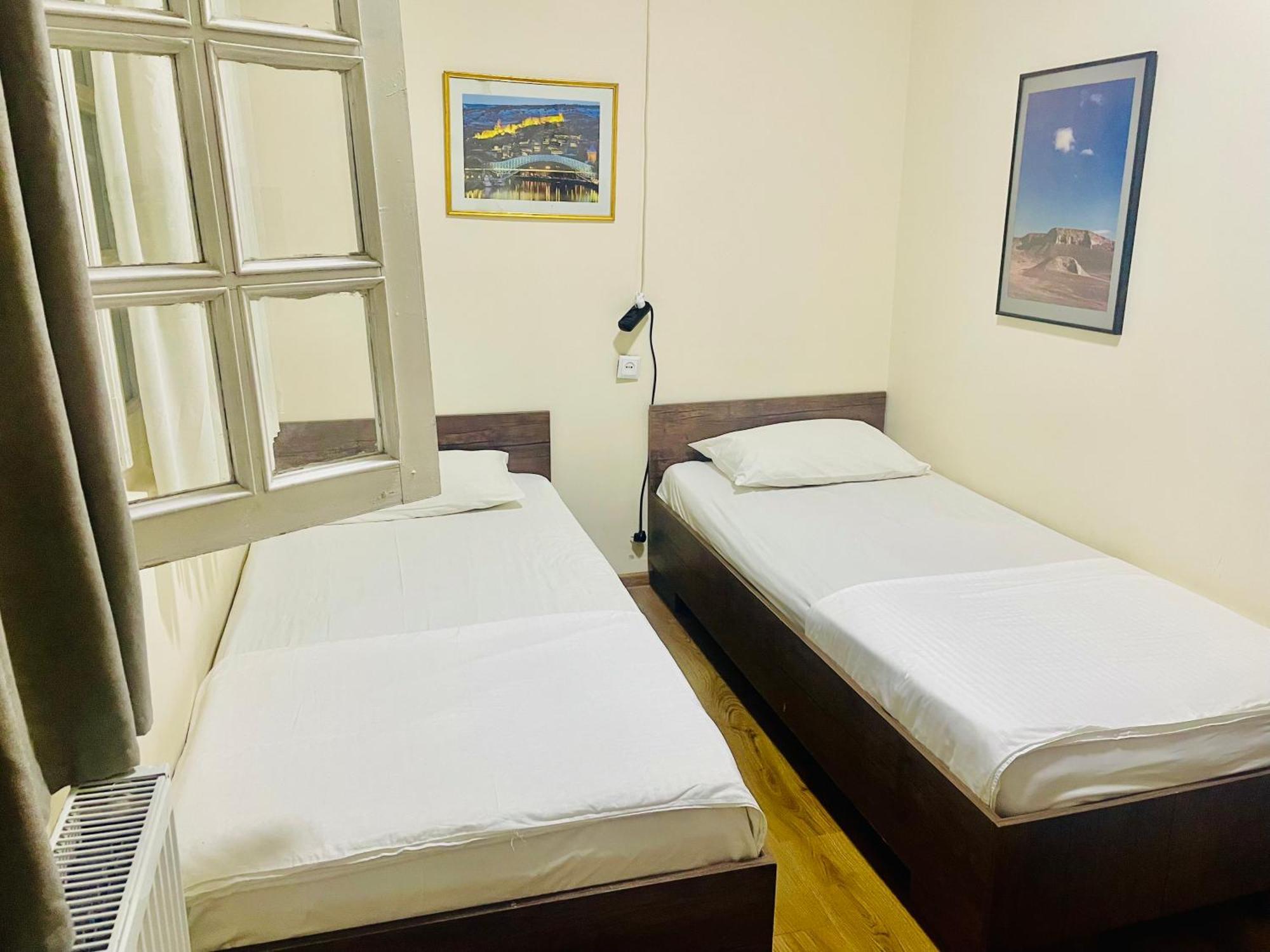 Hotel Klarastan Bon Voyage Тбилиси Екстериор снимка