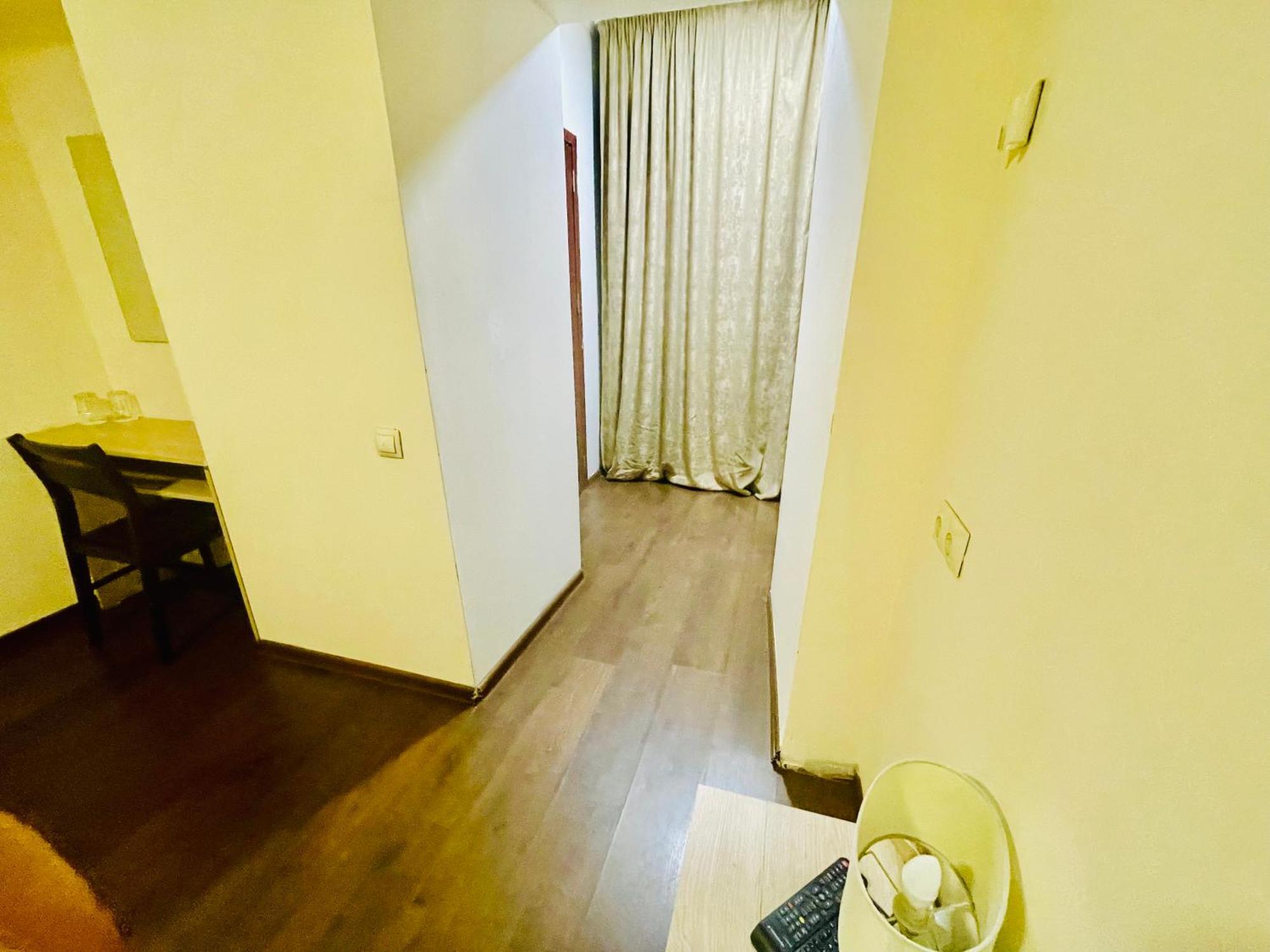 Hotel Klarastan Bon Voyage Тбилиси Екстериор снимка