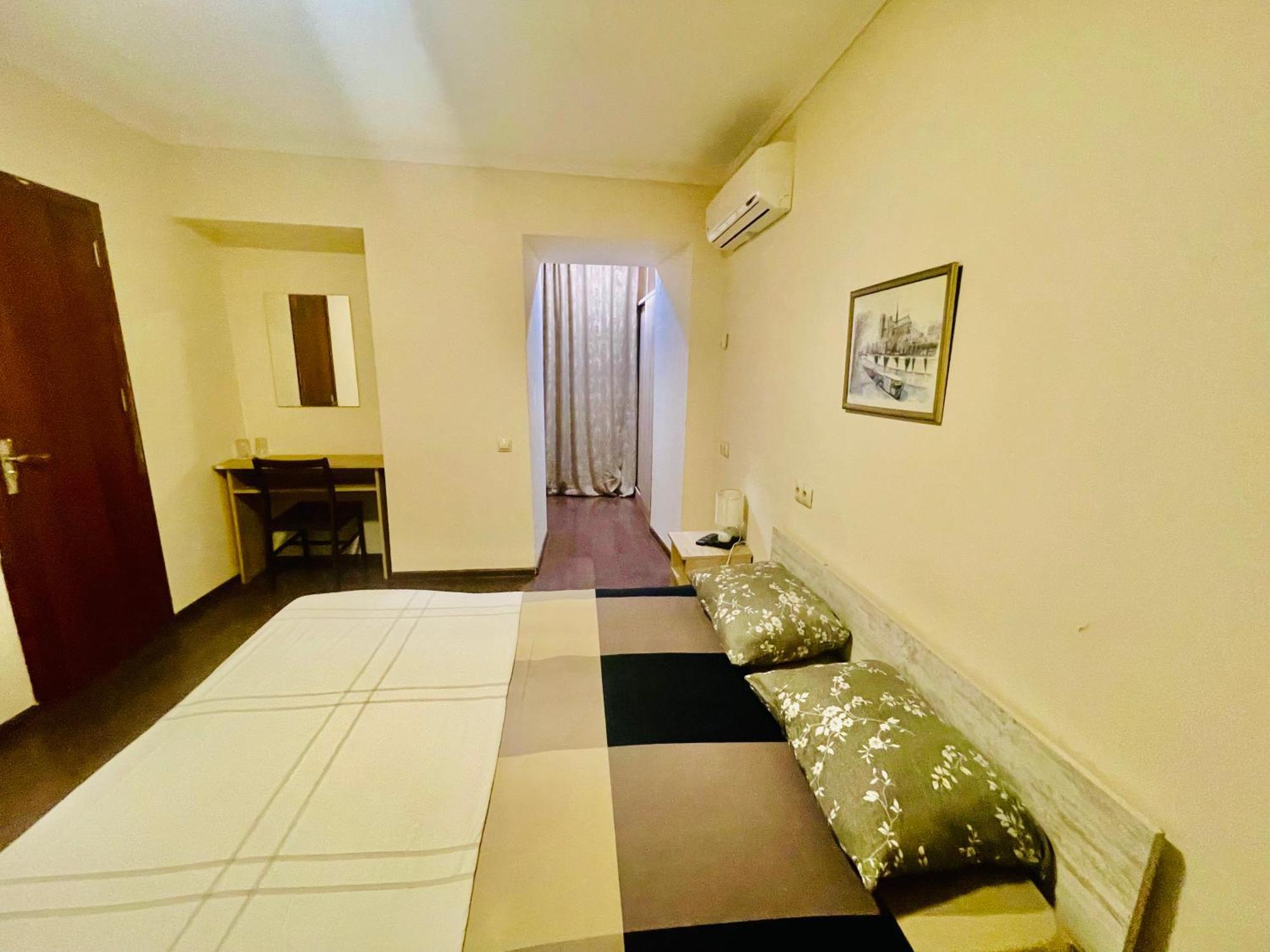 Hotel Klarastan Bon Voyage Тбилиси Екстериор снимка