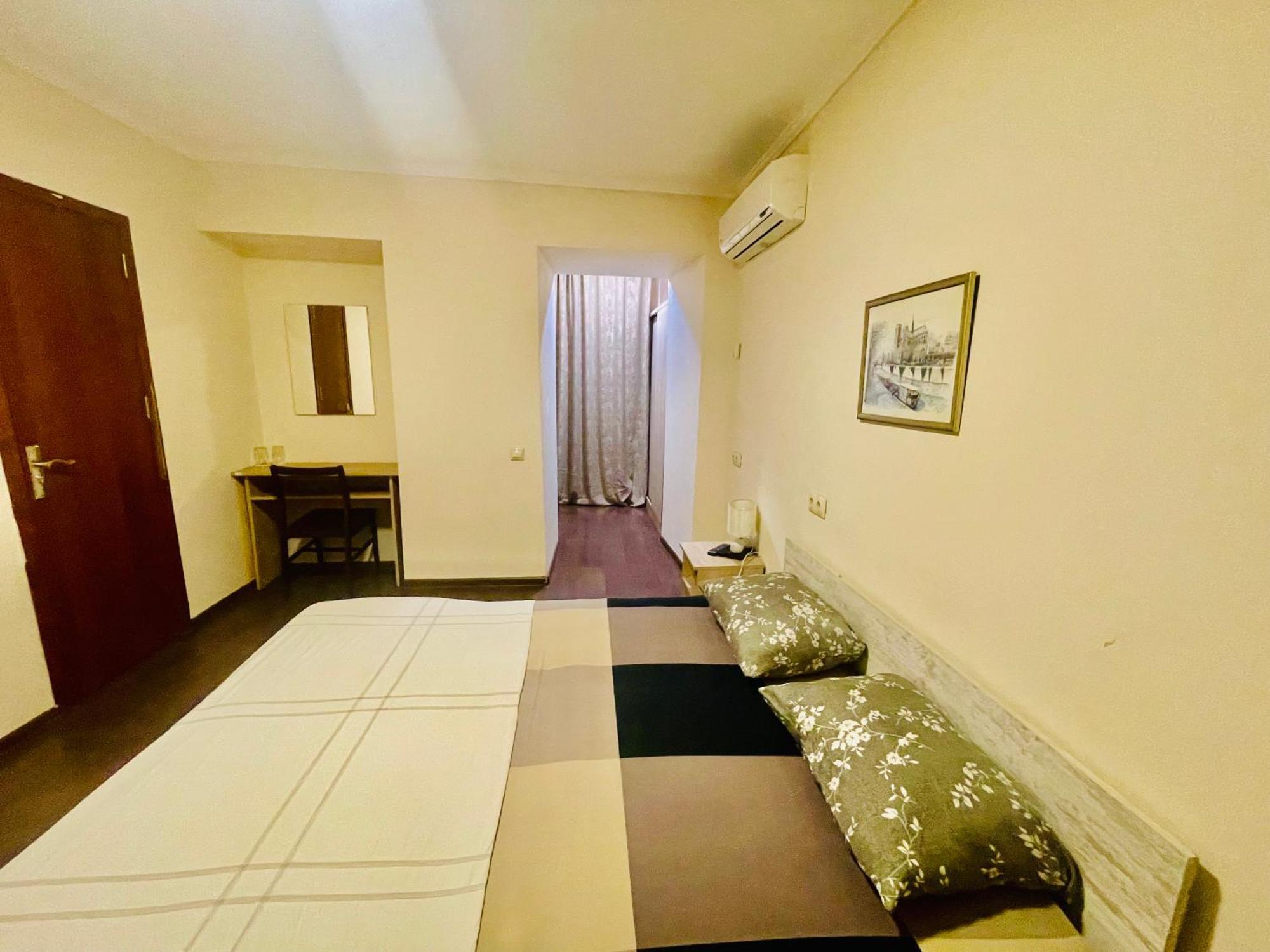 Hotel Klarastan Bon Voyage Тбилиси Екстериор снимка