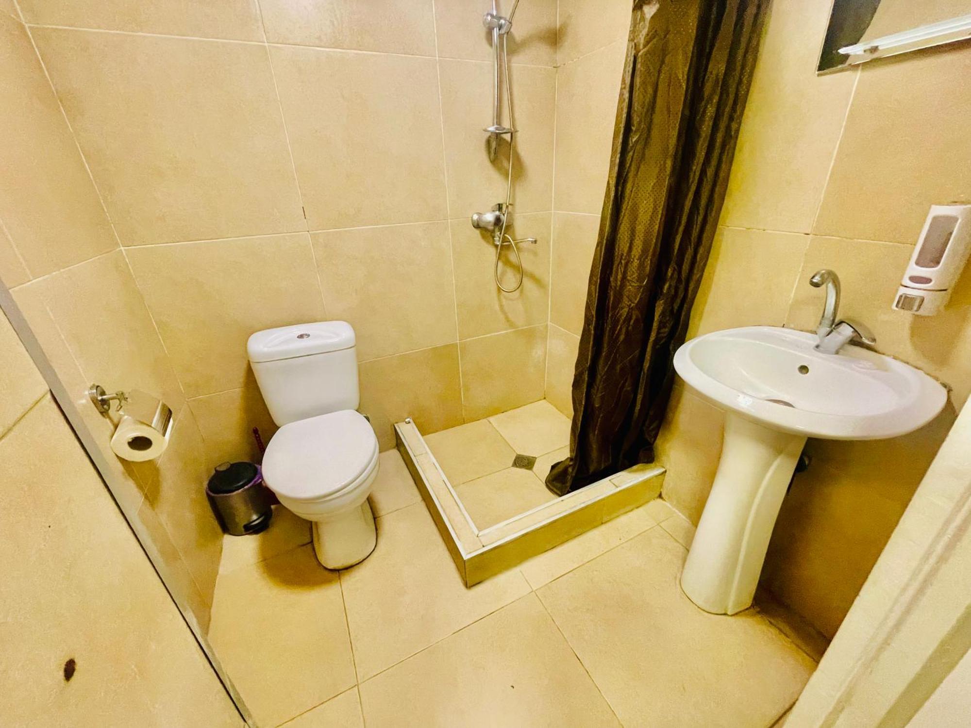 Hotel Klarastan Bon Voyage Тбилиси Екстериор снимка