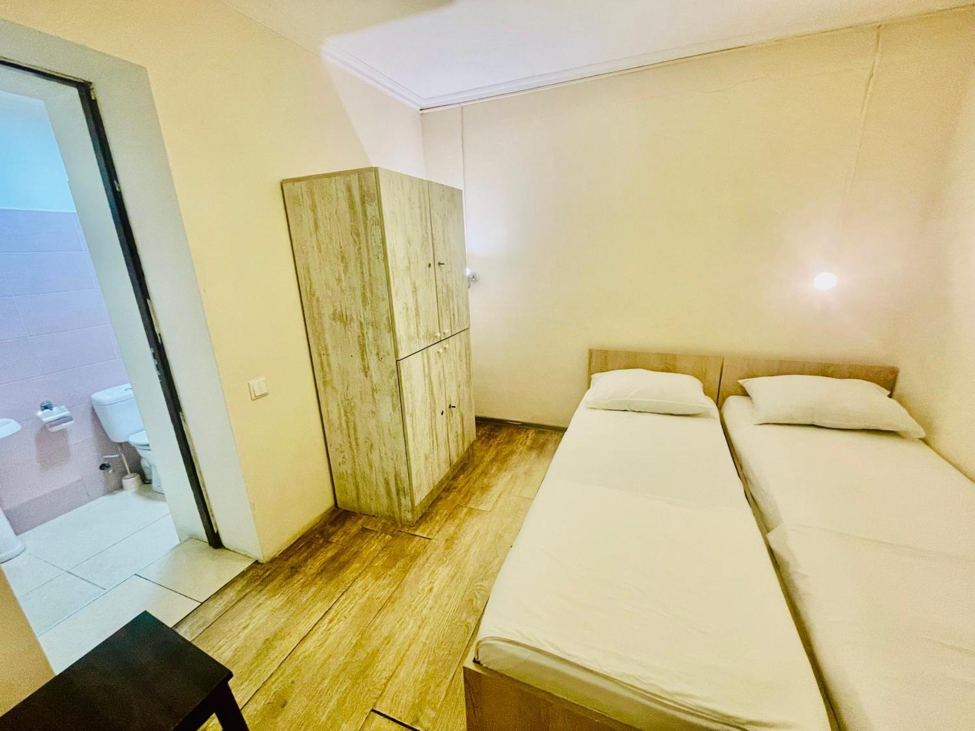 Hotel Klarastan Bon Voyage Тбилиси Екстериор снимка