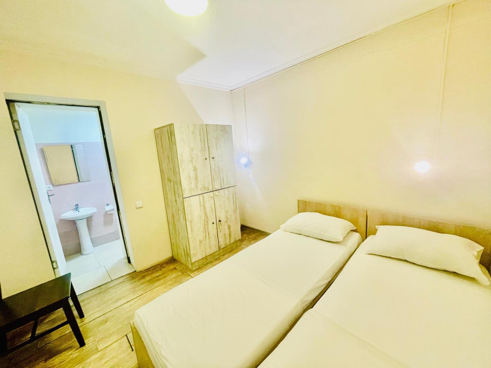 Hotel Klarastan Bon Voyage Тбилиси Екстериор снимка