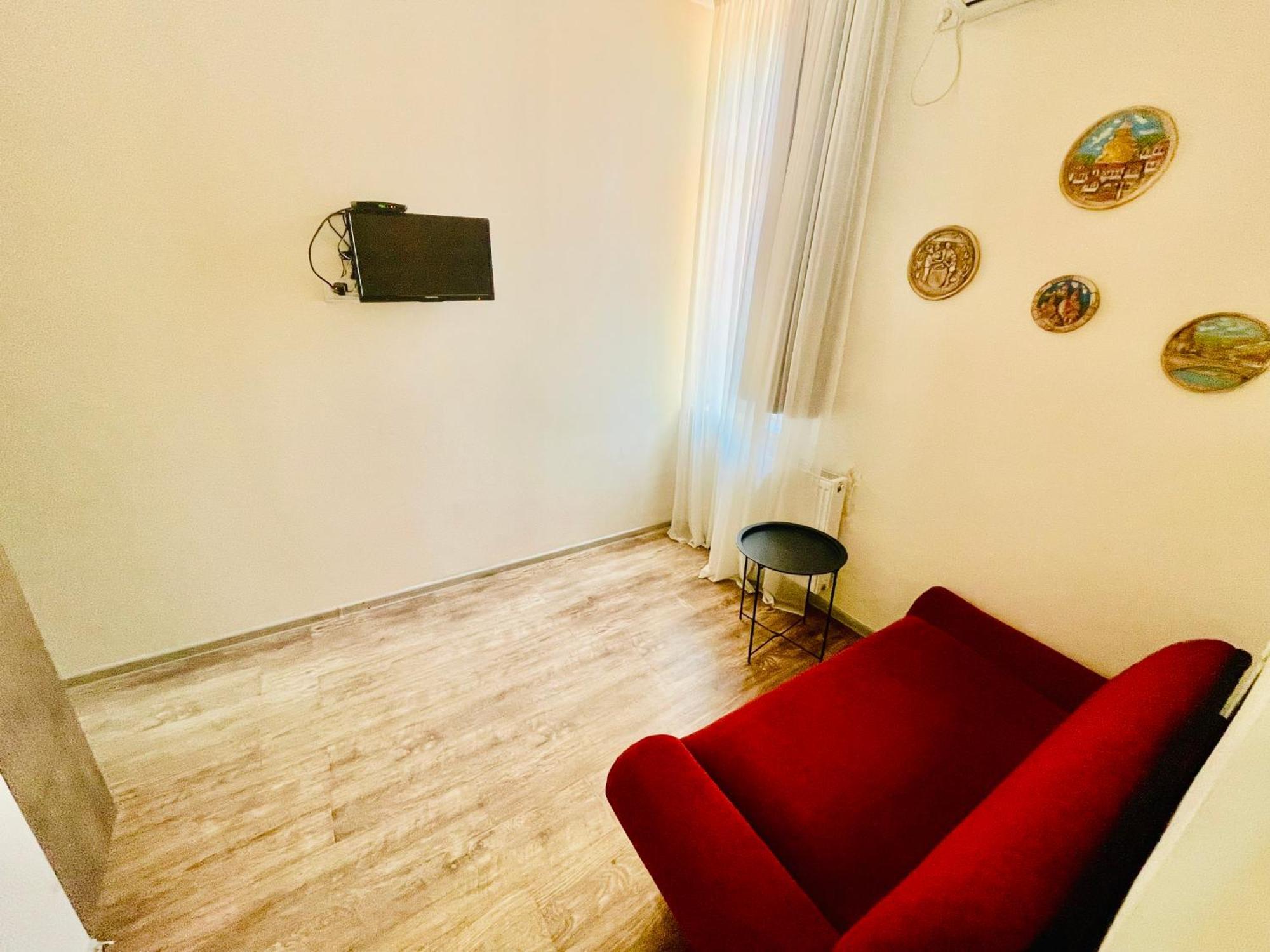 Hotel Klarastan Bon Voyage Тбилиси Екстериор снимка