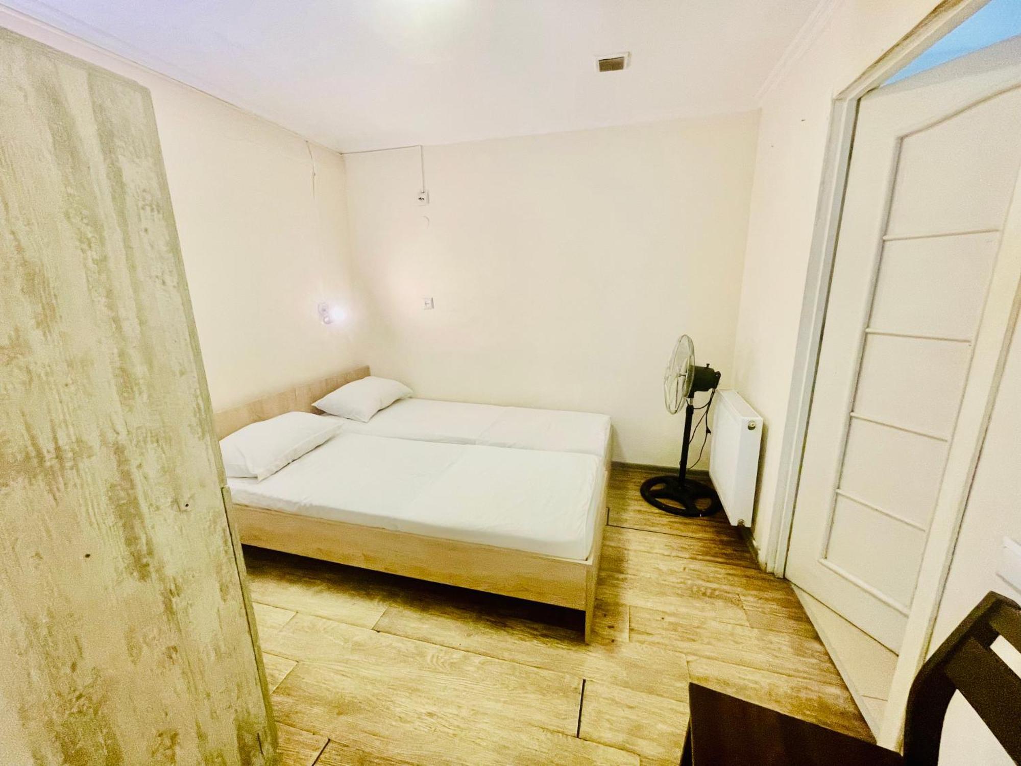 Hotel Klarastan Bon Voyage Тбилиси Екстериор снимка
