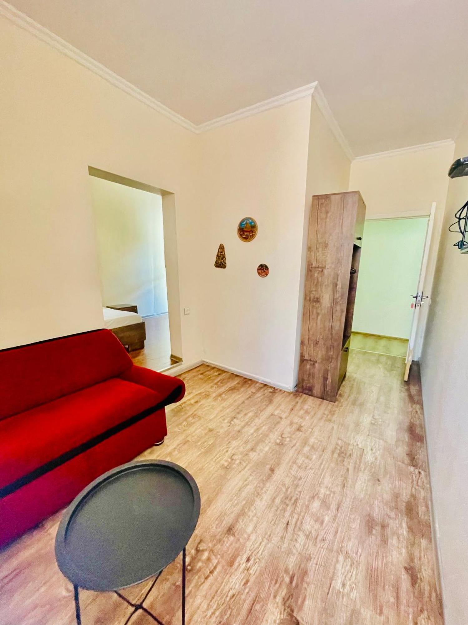 Hotel Klarastan Bon Voyage Тбилиси Екстериор снимка