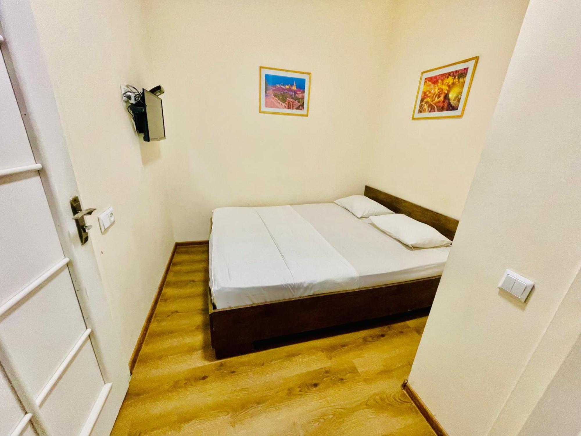Hotel Klarastan Bon Voyage Тбилиси Екстериор снимка