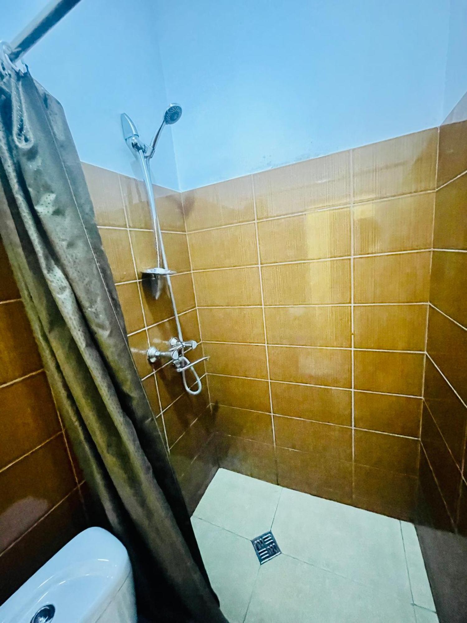 Hotel Klarastan Bon Voyage Тбилиси Екстериор снимка