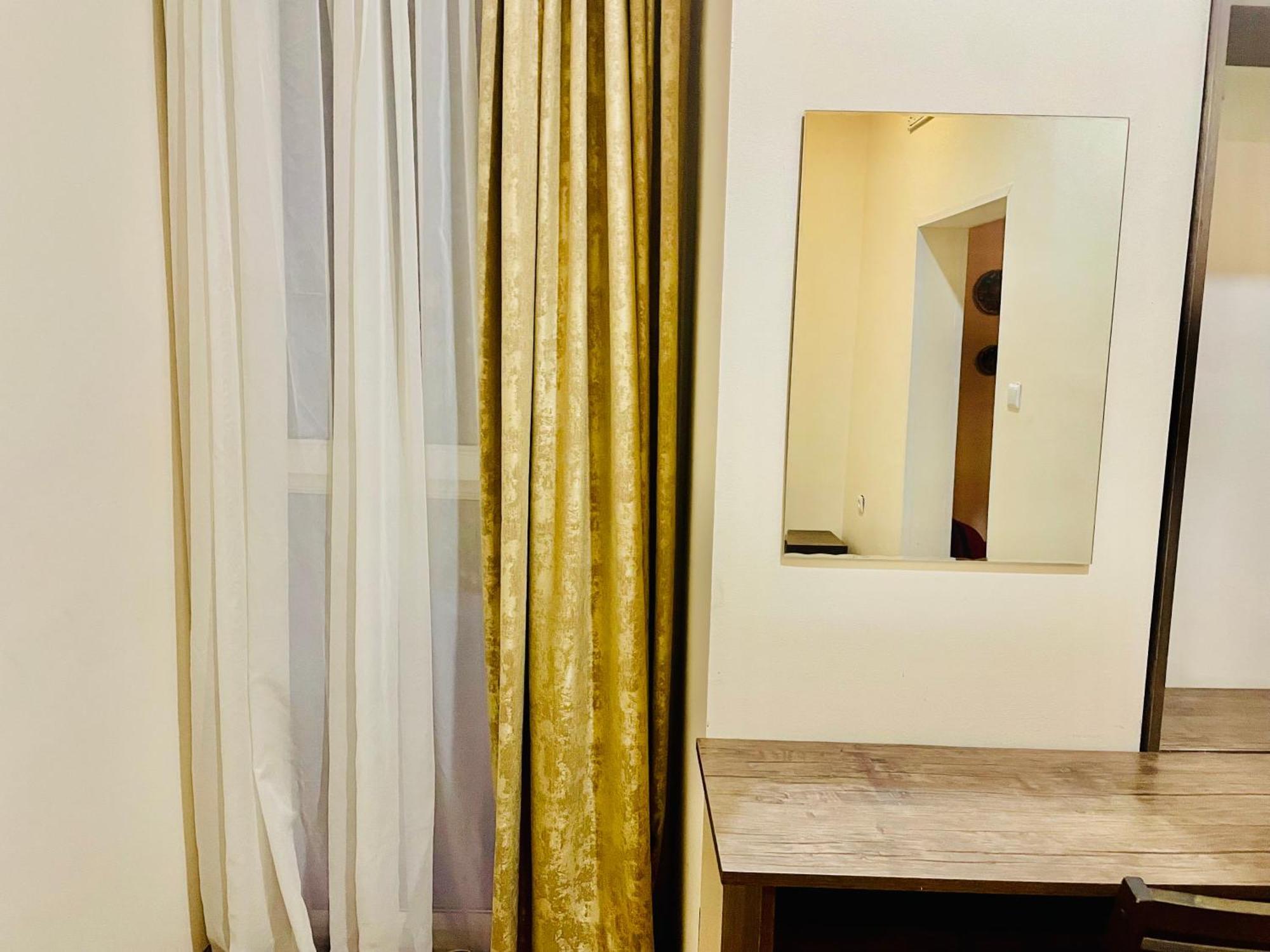 Hotel Klarastan Bon Voyage Тбилиси Екстериор снимка