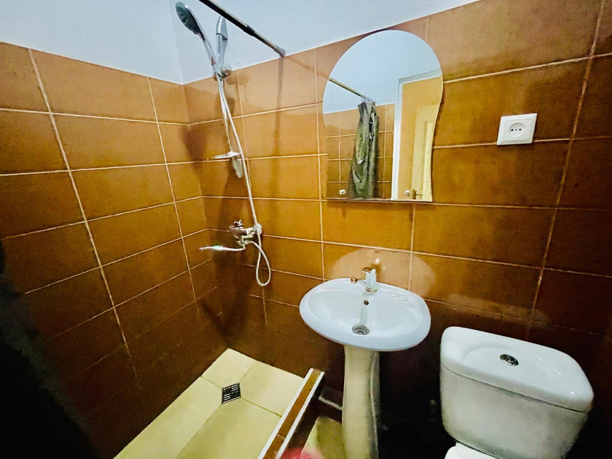 Hotel Klarastan Bon Voyage Тбилиси Екстериор снимка