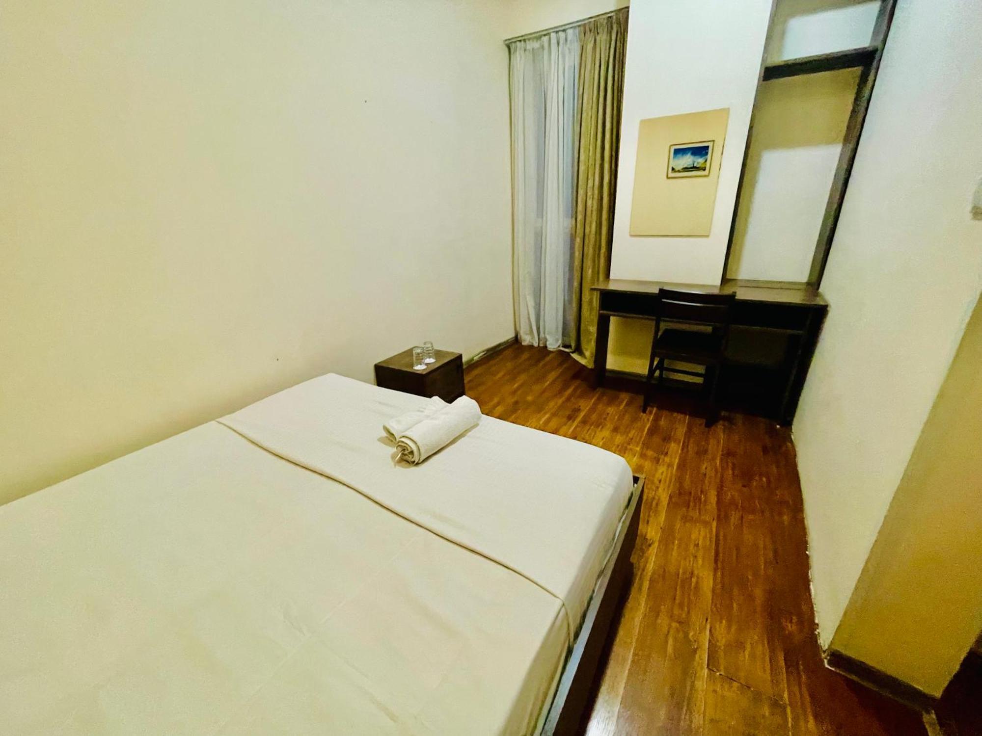 Hotel Klarastan Bon Voyage Тбилиси Екстериор снимка