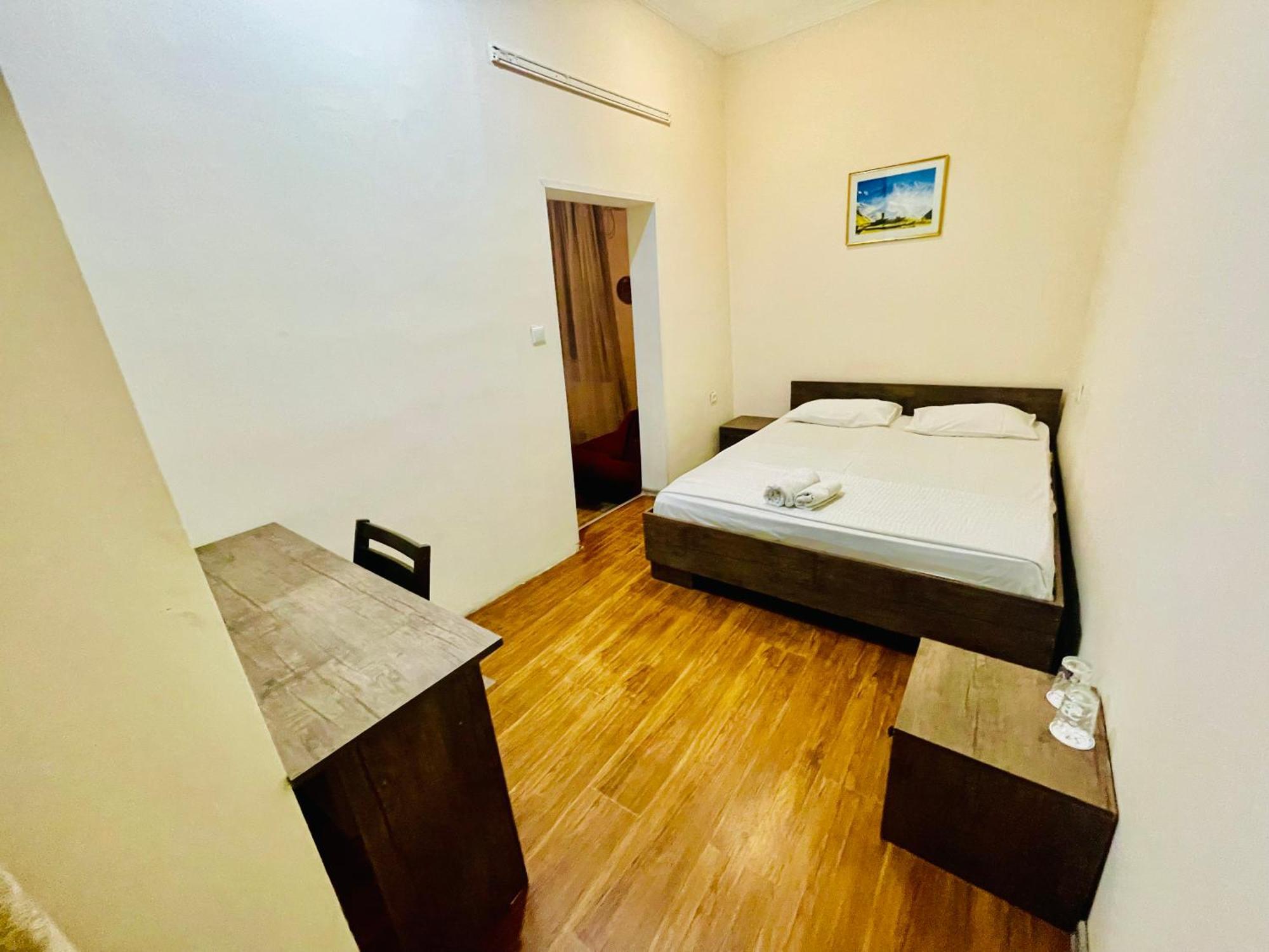 Hotel Klarastan Bon Voyage Тбилиси Екстериор снимка