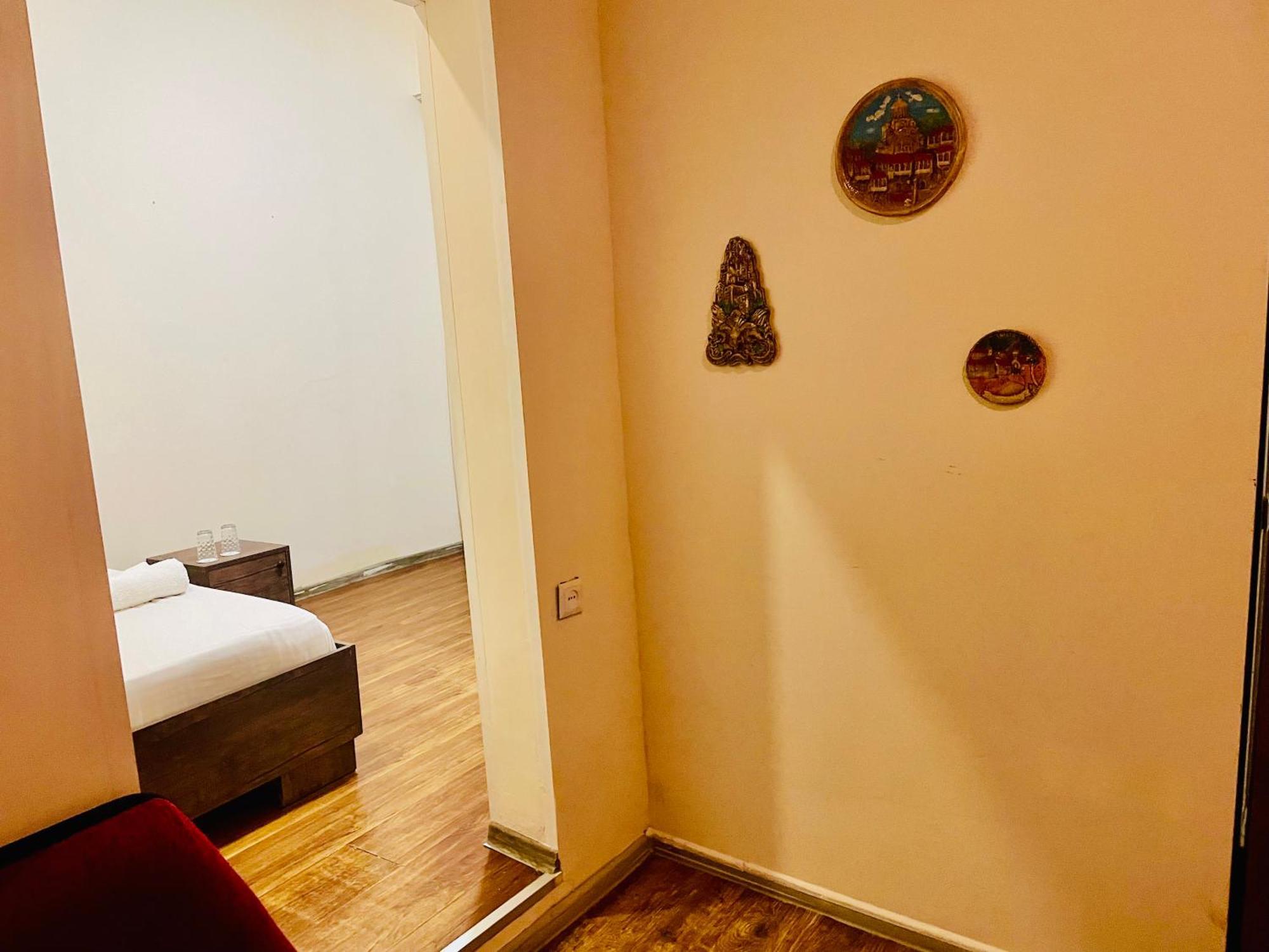 Hotel Klarastan Bon Voyage Тбилиси Екстериор снимка