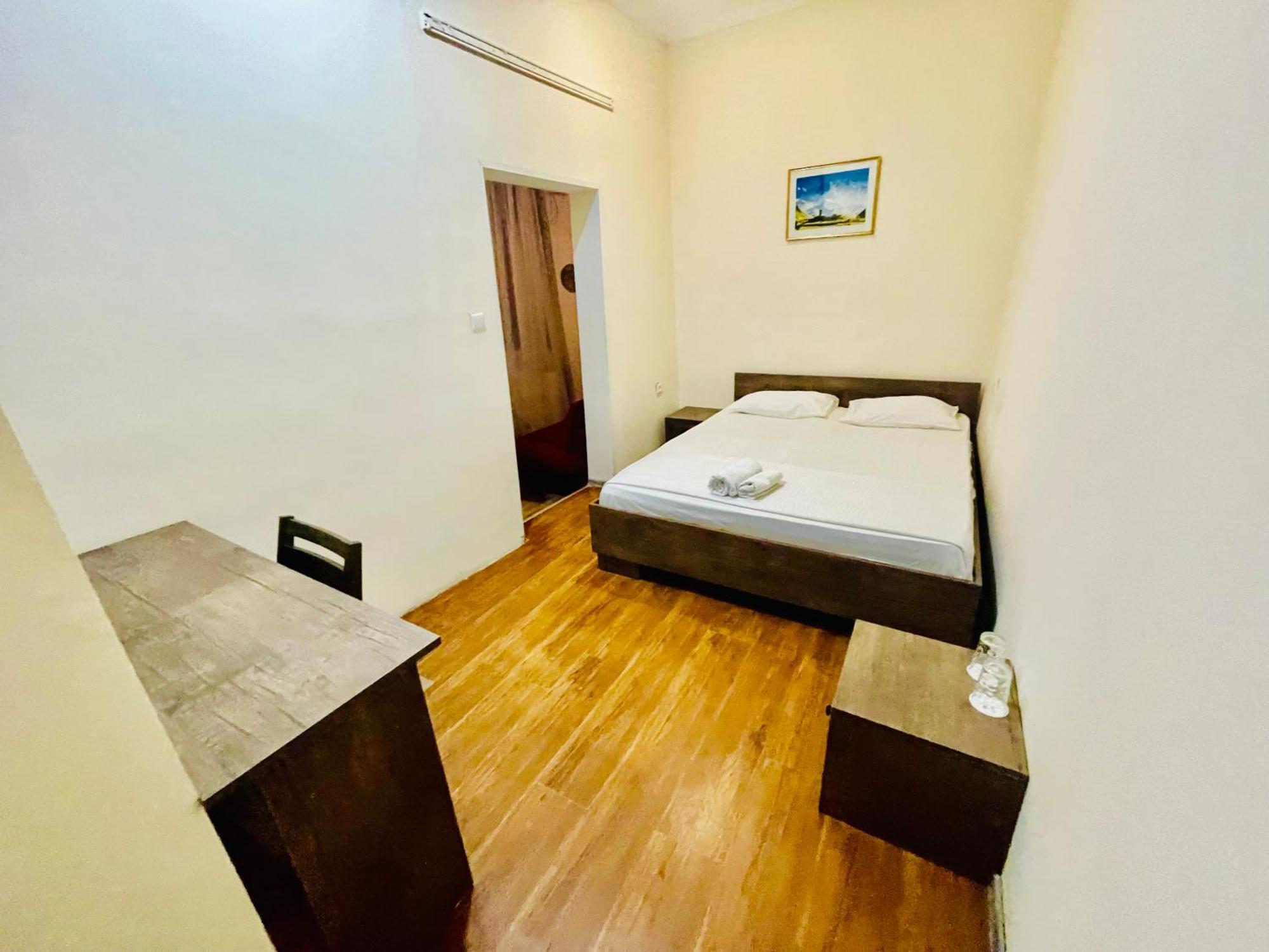 Hotel Klarastan Bon Voyage Тбилиси Екстериор снимка