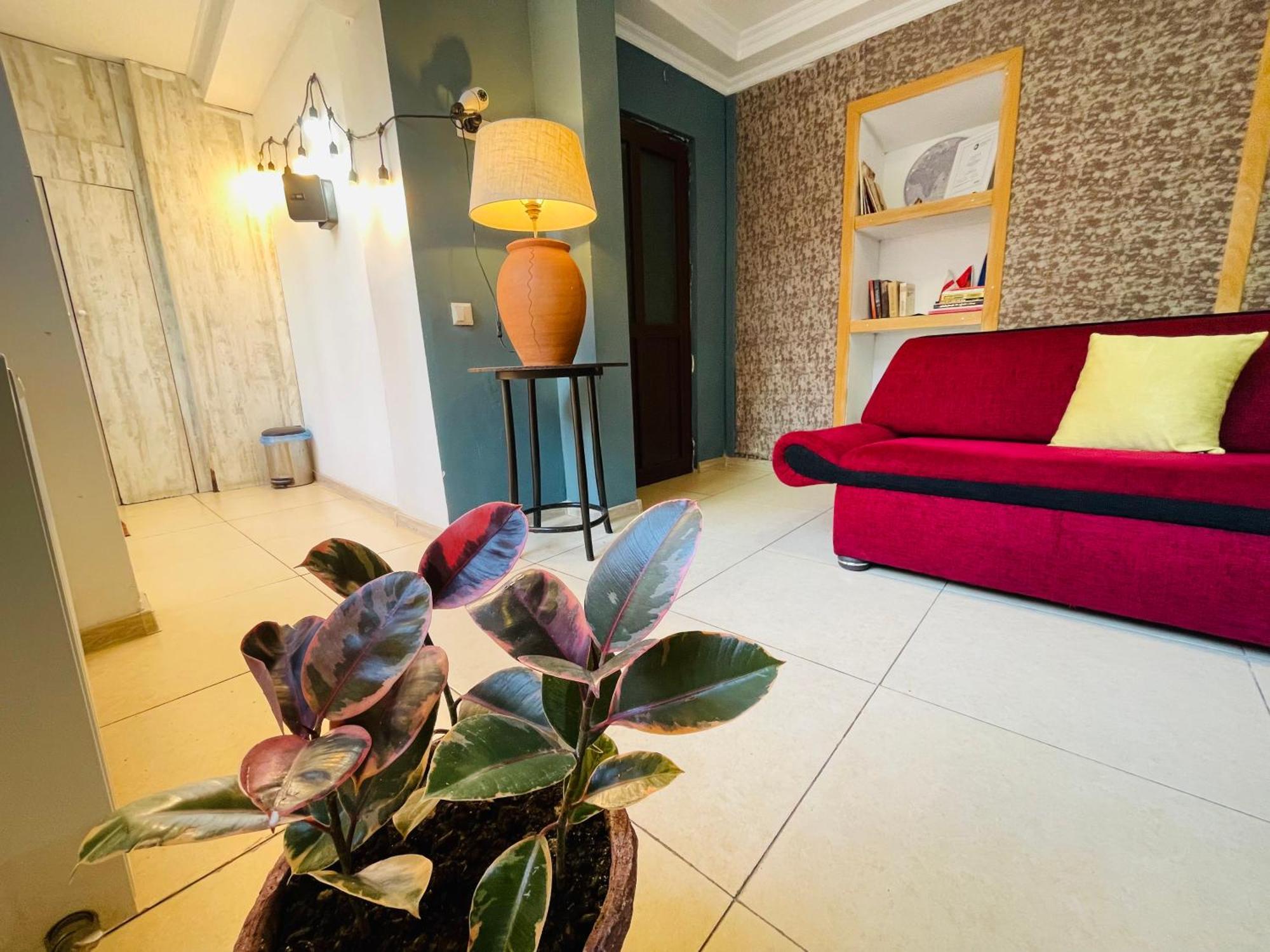 Hotel Klarastan Bon Voyage Тбилиси Екстериор снимка