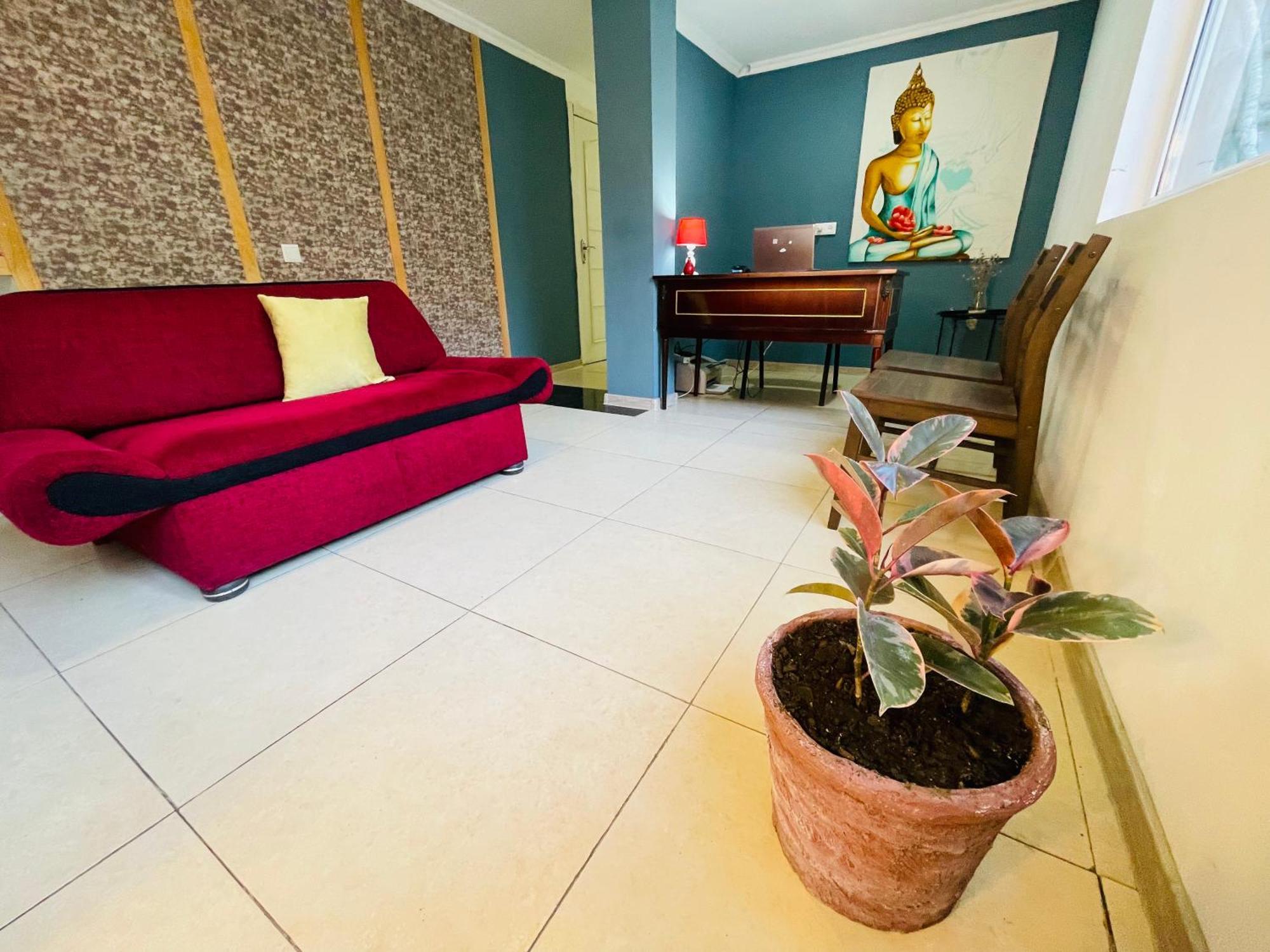 Hotel Klarastan Bon Voyage Тбилиси Екстериор снимка